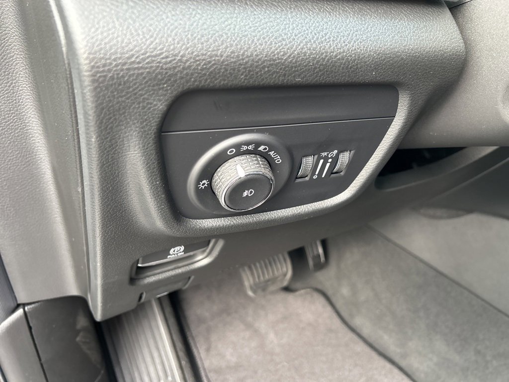 New 2025 Jeep Grand Cherokee L Limited image 9