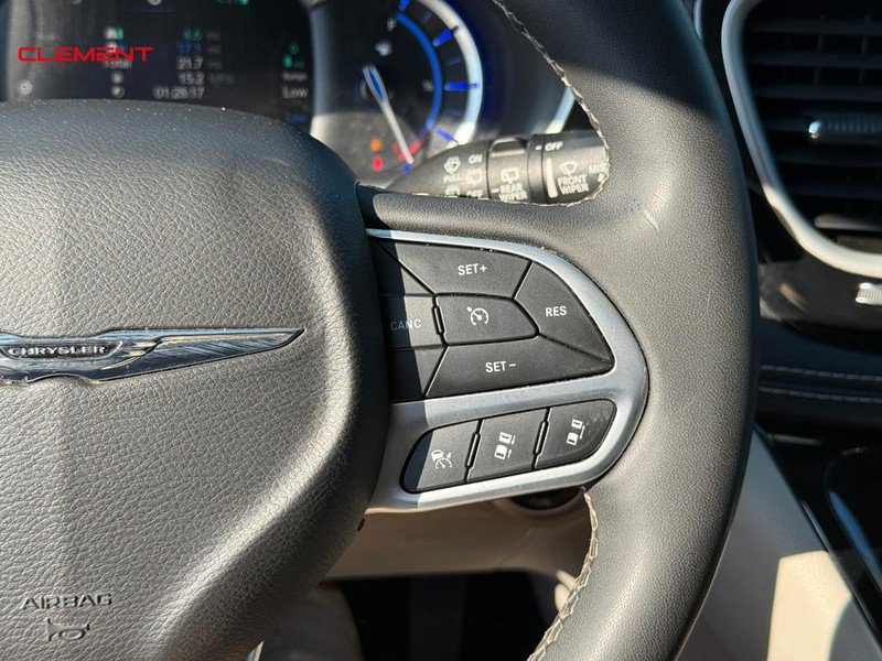 Used 2022 Chrysler Pacifica Touring-L FWD image 23