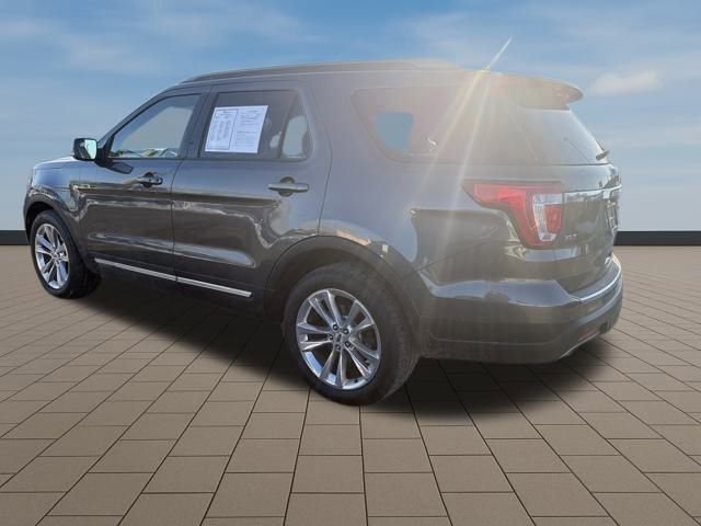 Used 2018 Ford Explorer XLT w/ Equipment Group 202A image 4