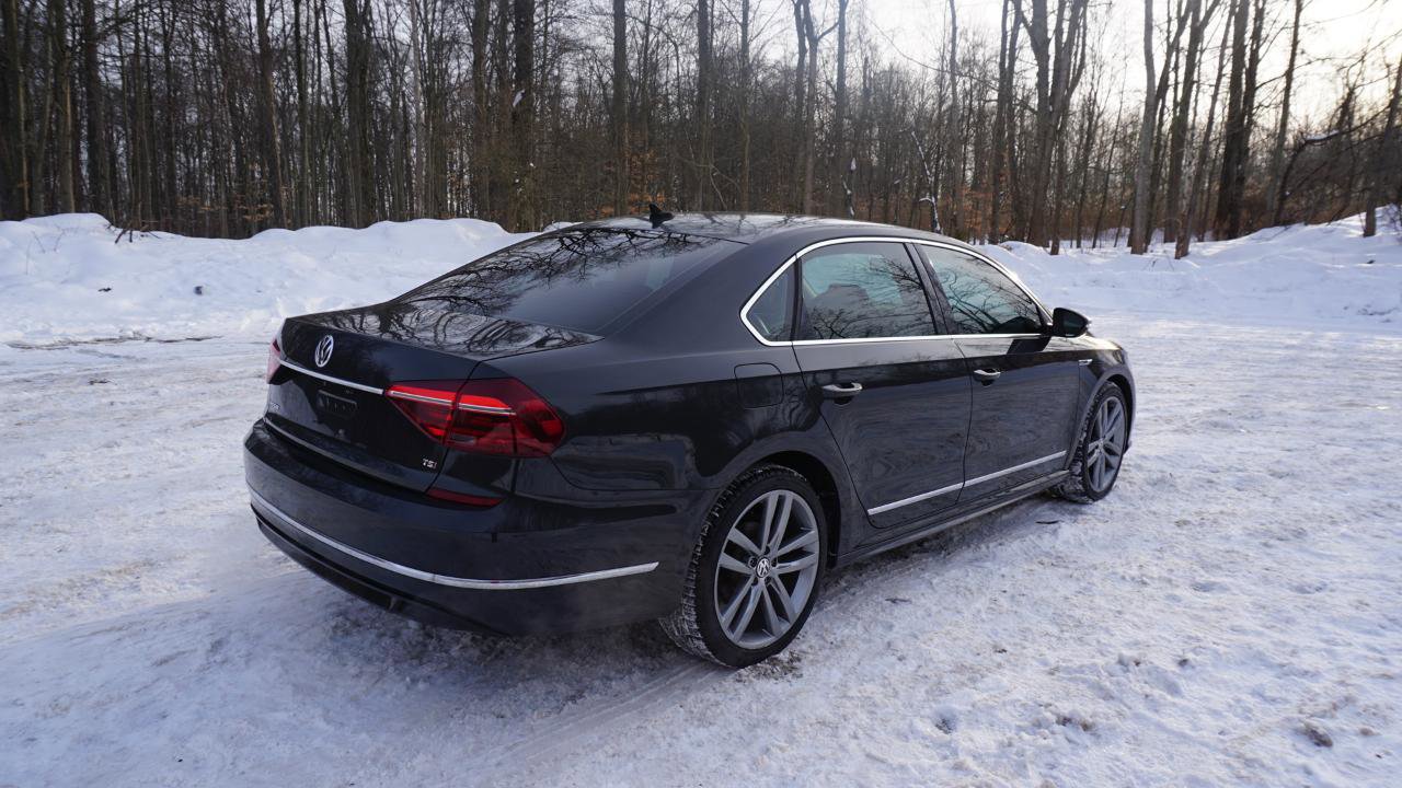 Used 2017 Volkswagen Passat 1.8T R-Line w/ R-Line Lighting Package FWD image 5