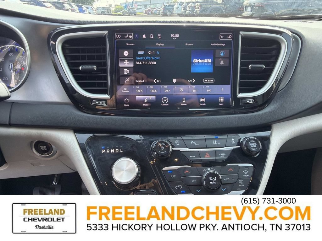 Used 2023 Chrysler Pacifica Touring-L FWD image 30