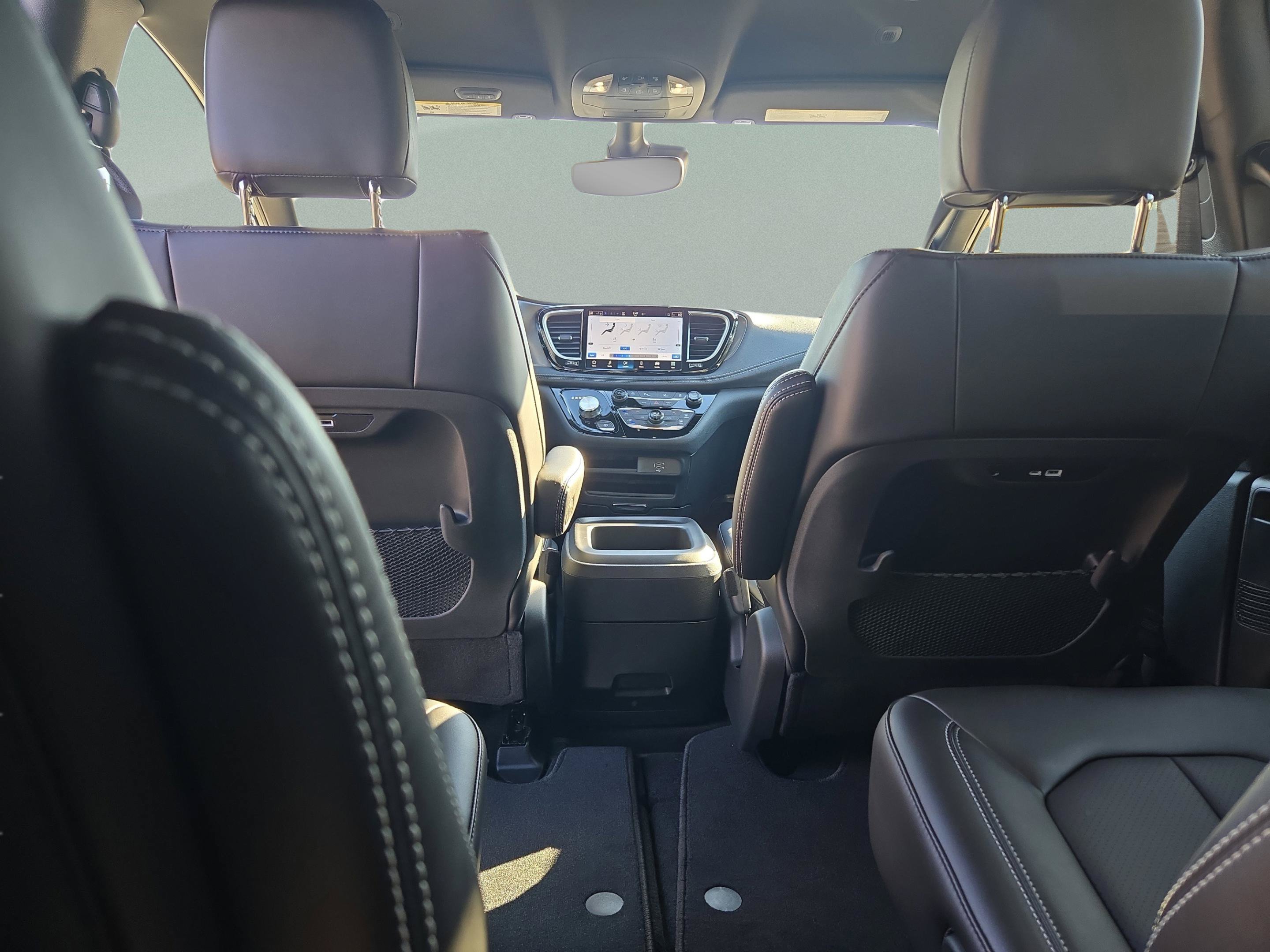 New 2026 Chrysler Pacifica Select FWD image 17