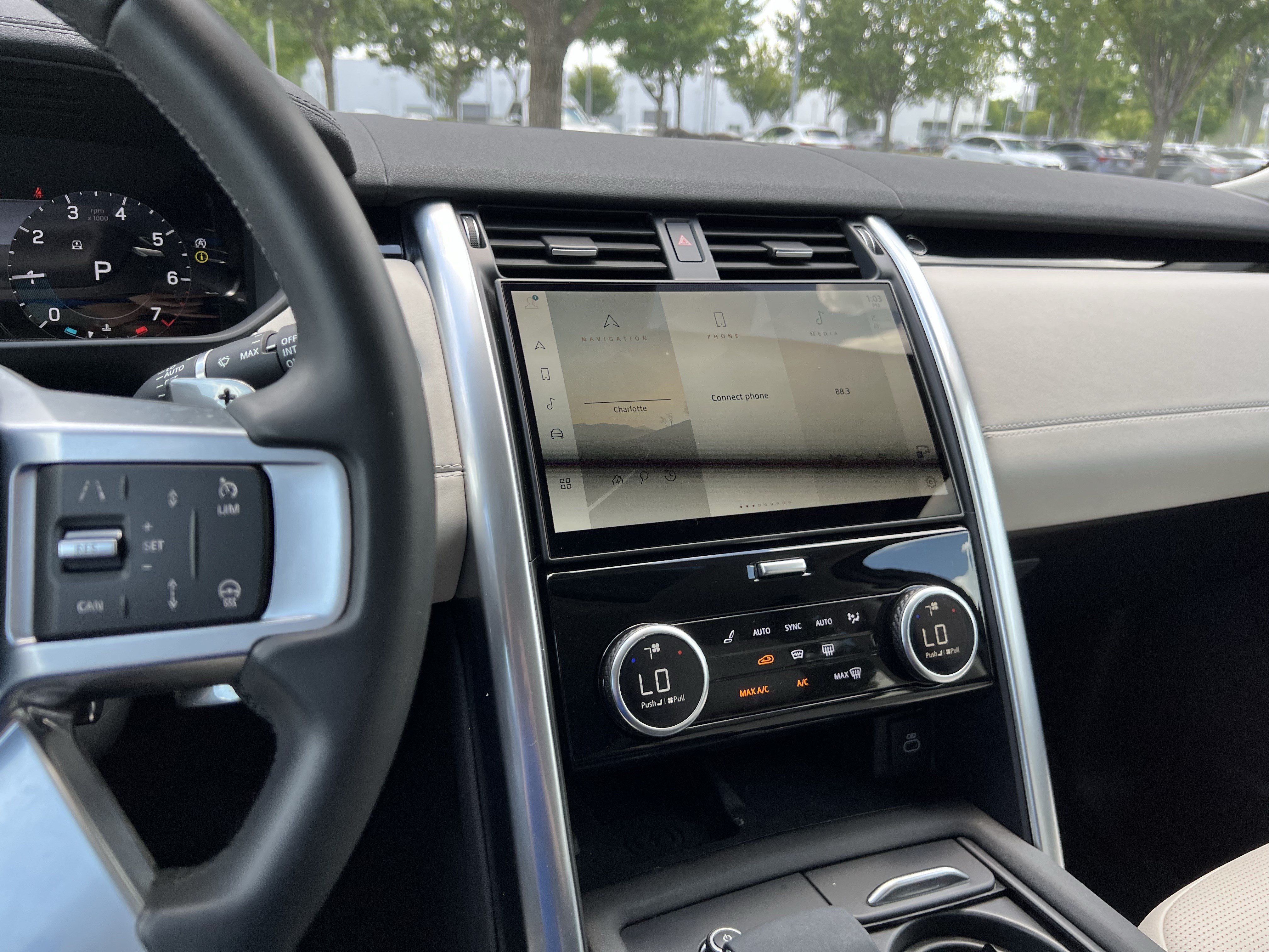 Used 2024 Land Rover Discovery S AWD/4WD image 31