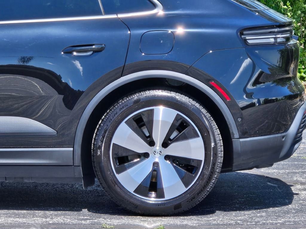 Certified 2024 Porsche Macan 4 Electric image 13