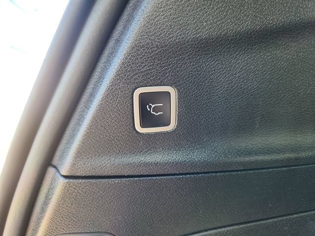 Used 2025 Chrysler Pacifica Select FWD image 35