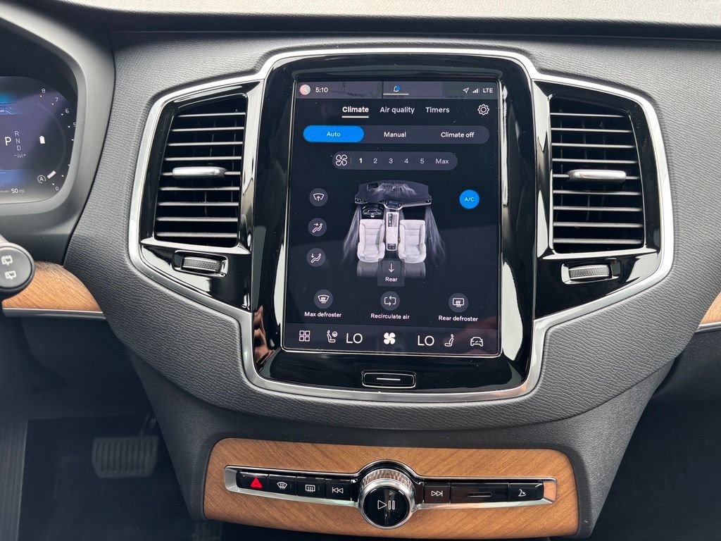 Used 2024 Volvo XC90 B6 Plus AWD/4WD image 13