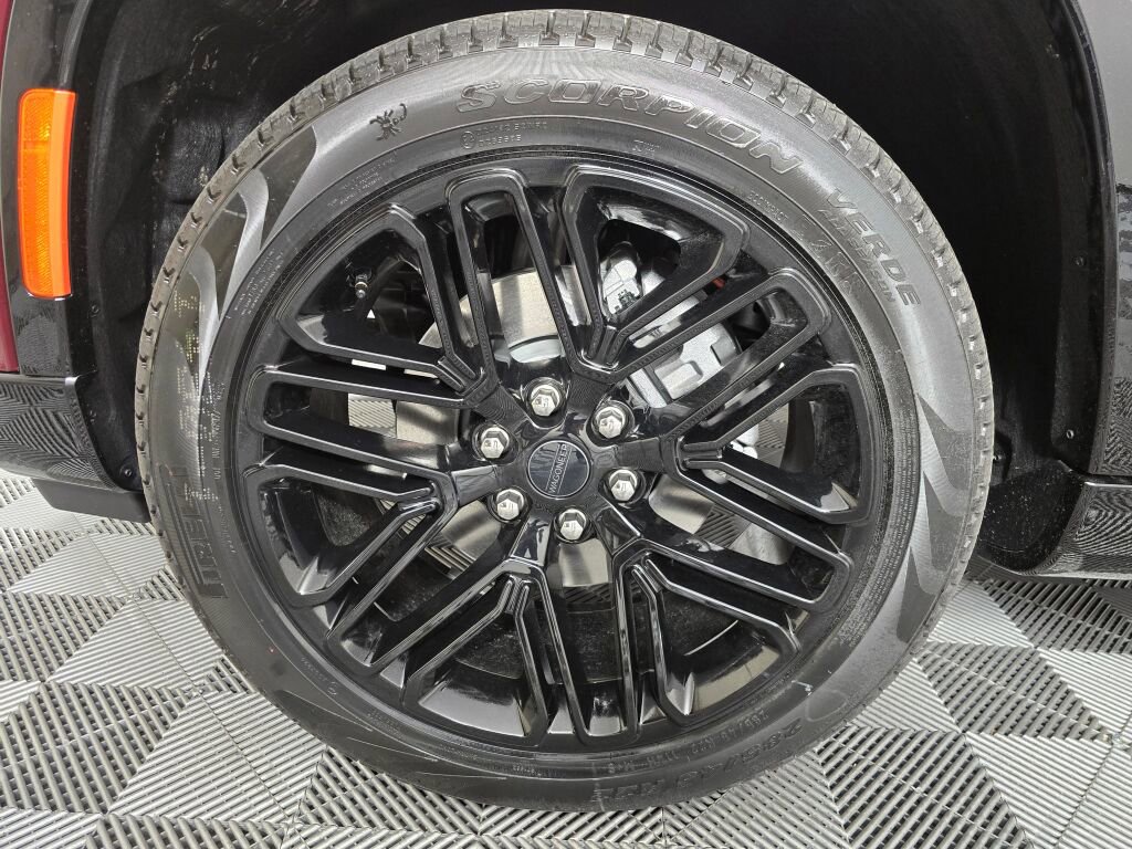 New 2025 Jeep Wagoneer L Series II w/ HD Trailer Tow Package w/25F image 10