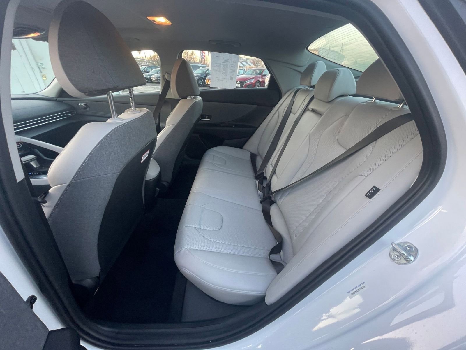 Used 2025 Hyundai Elantra Limited image 28