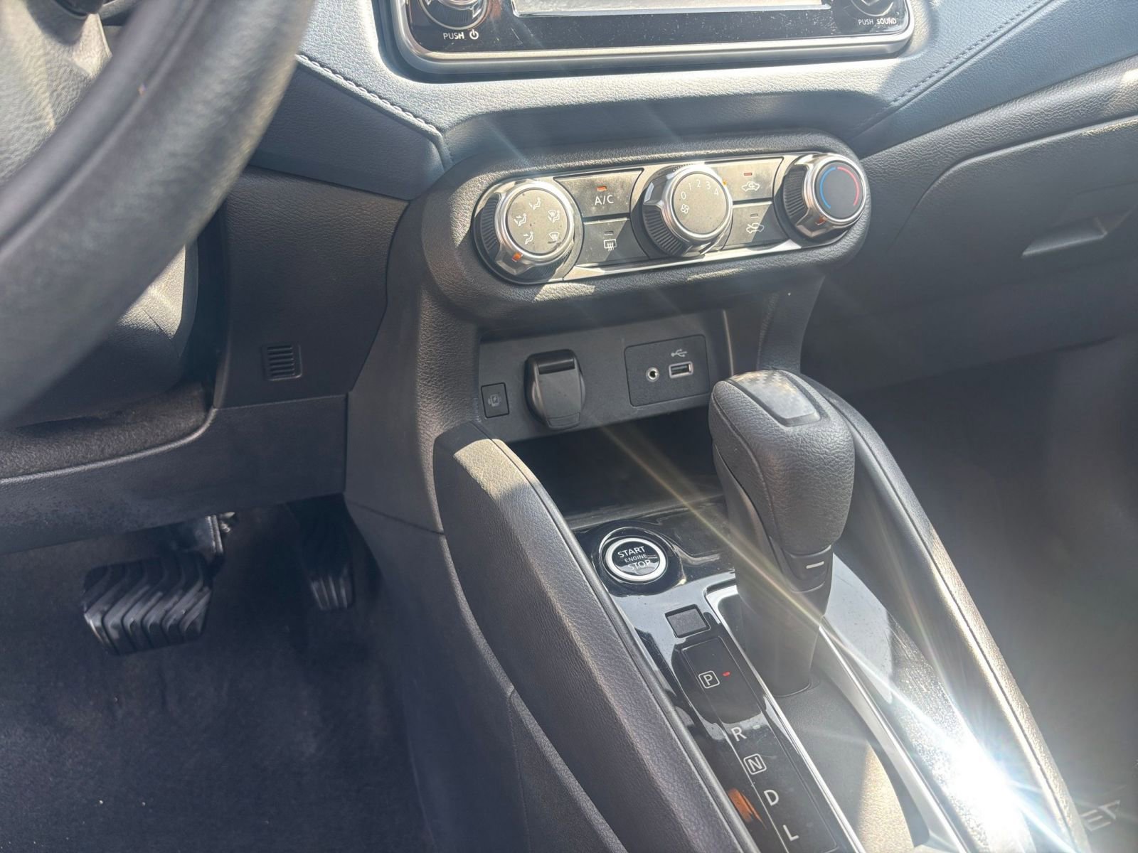 Used 2025 Nissan Versa SV image 39