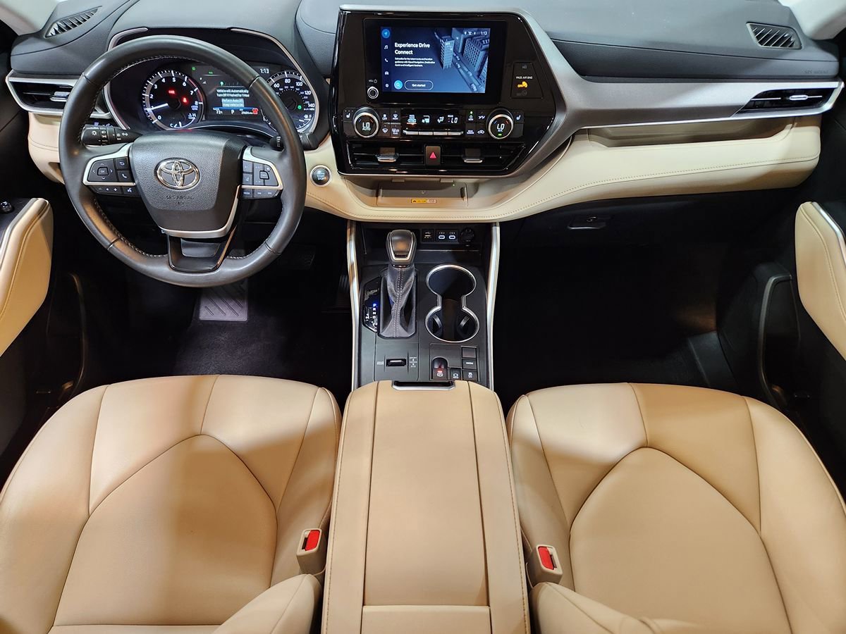 Used 2024 Toyota Highlander XLE FWD image 47