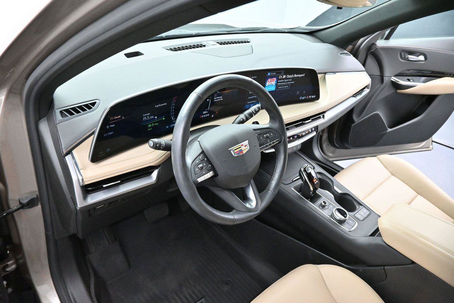 Certified 2024 Cadillac XT4 Luxury w/ Cold Weather Package FWD image 12
