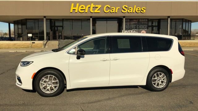 Used 2024 Chrysler Pacifica Touring-L image 5