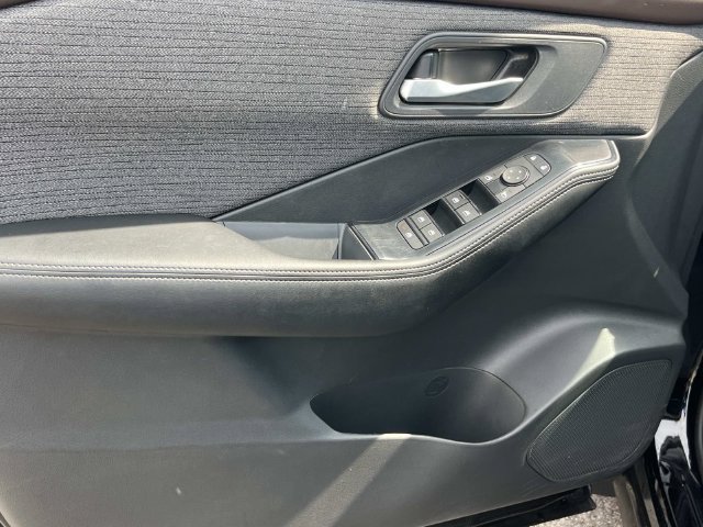 Used 2023 Nissan Rogue SV AWD/4WD image 26
