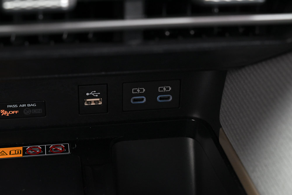 Used 2025 Toyota Camry SE w/ Multimedia Upgrade Package FWD image 22