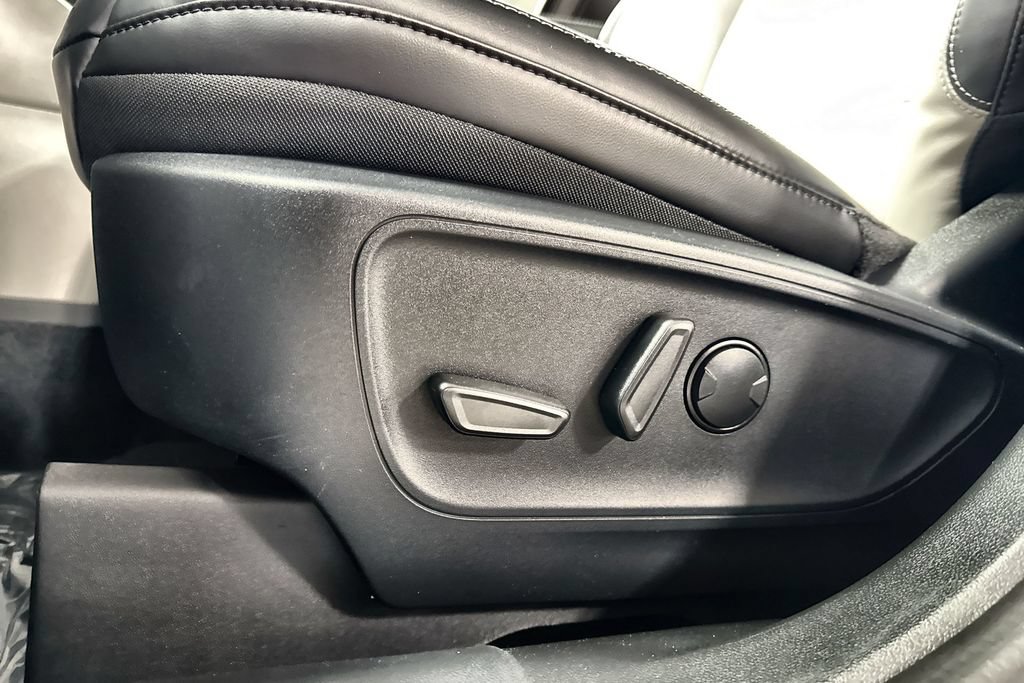 New 2025 Ford Escape SE FWD image 17
