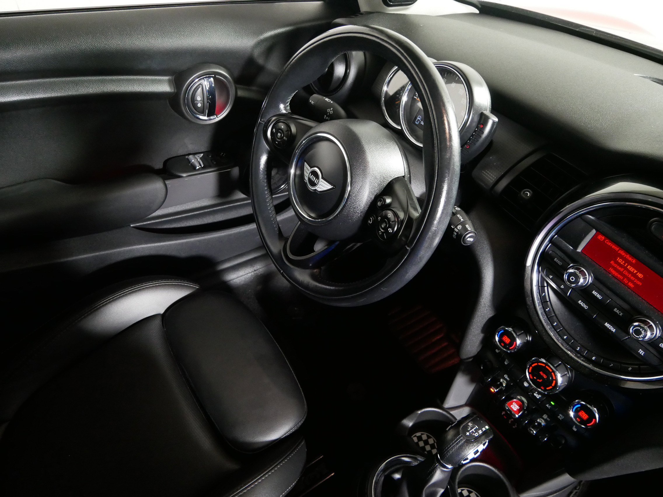 Used 2015 MINI Cooper 2-Door Hardtop image 9