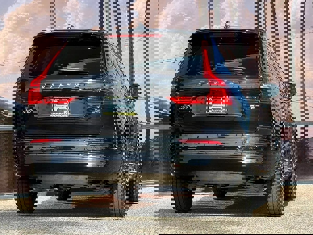 Used 2022 Volvo XC60 B5 Momentum image 11