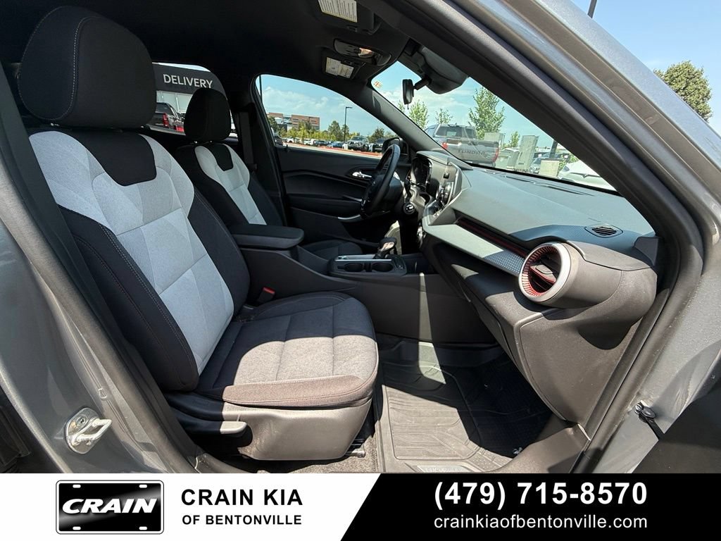Used 2025 Chevrolet Trax RS FWD image 31
