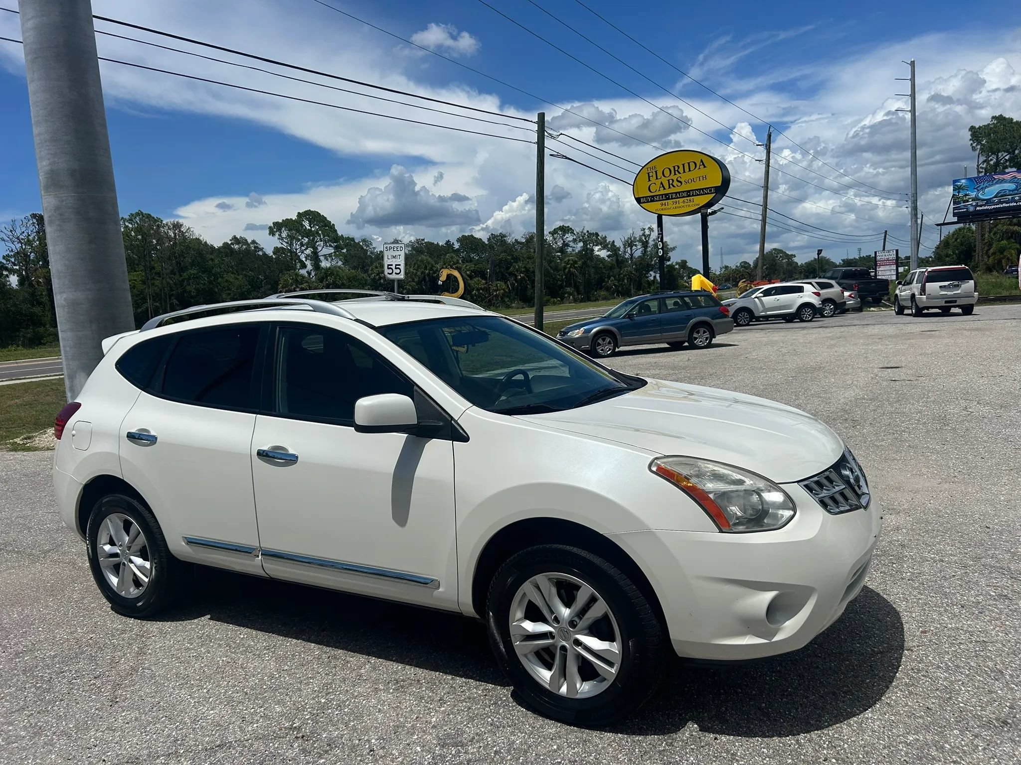 Used 2012 Nissan Rogue SV AWD/4WD image 2