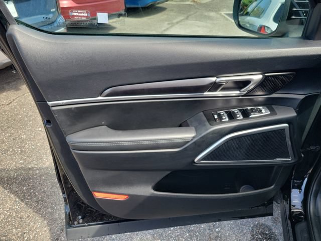 Used 2025 Kia Telluride S FWD image 16