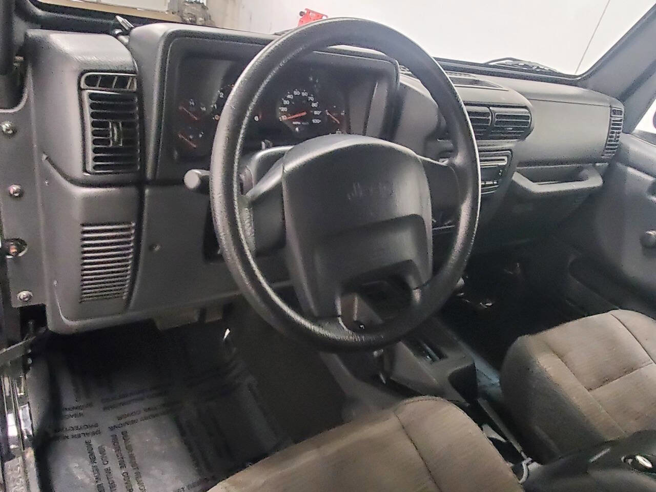 Used 2004 Jeep Wrangler SE image 8