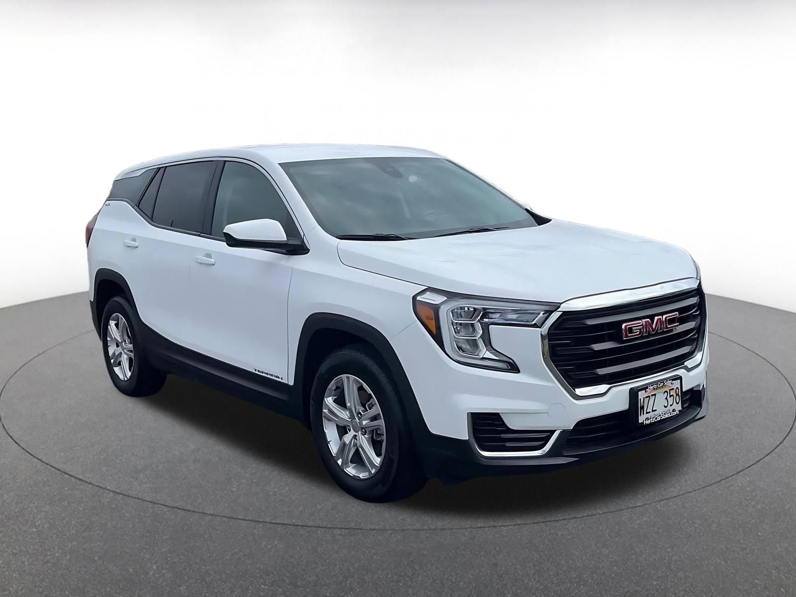 Used 2024 GMC Terrain SLE image 3