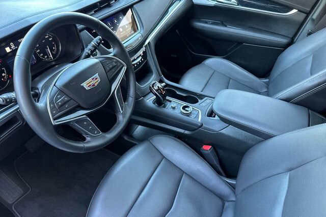 Used 2025 Cadillac XT5 Premium Luxury image 10