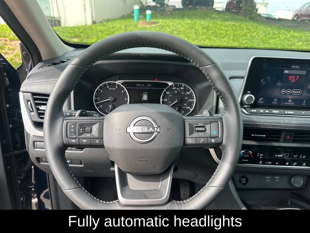 Used 2025 Nissan Rogue SV w/ SV Premium Package FWD image 15