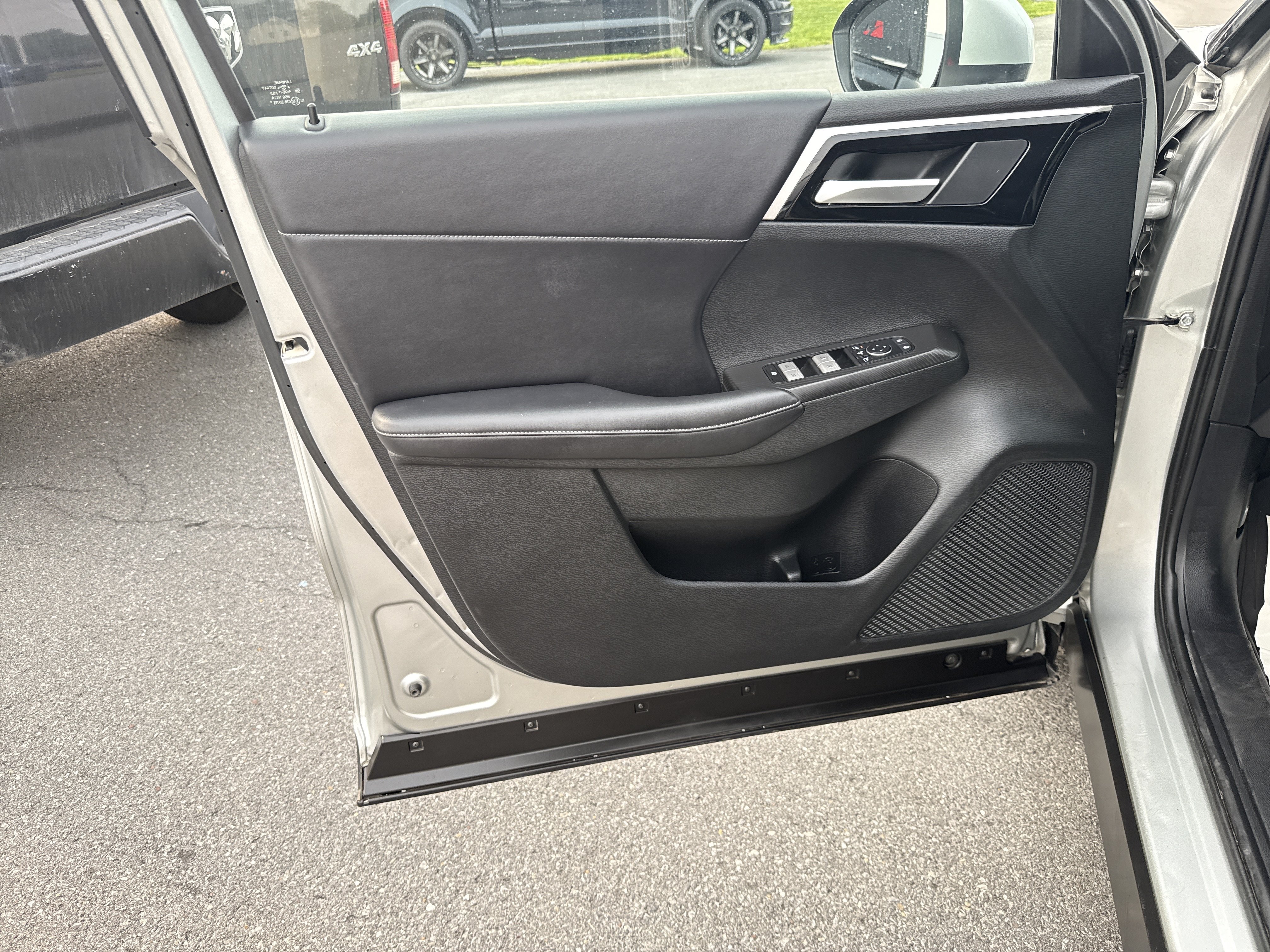 Used 2024 Mitsubishi Outlander SE AWD/4WD image 16