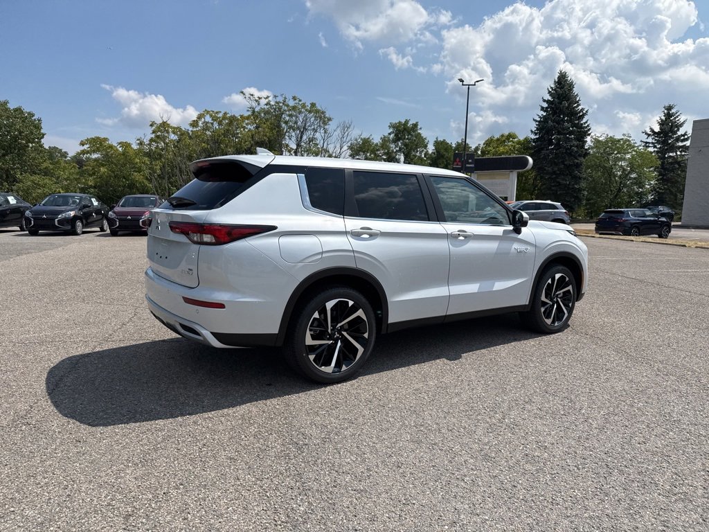 New 2025 Mitsubishi Outlander SE image 7