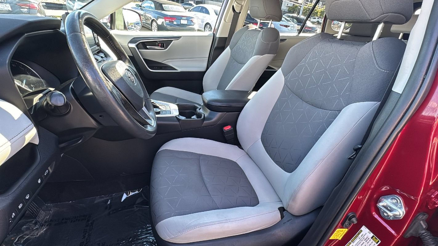 Used 2021 Toyota RAV4 XLE w/ Convenience Package AWD/4WD image 10