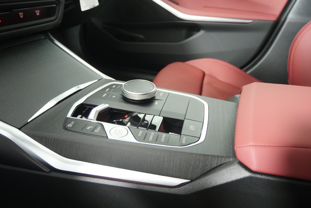 Used 2026 BMW 330i Sedan w/ M Sport Package RWD image 22