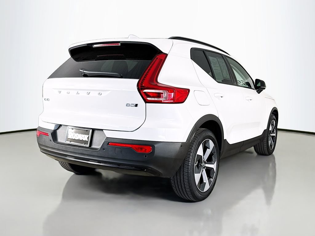 Used 2025 Volvo XC40 B5 Plus image 7