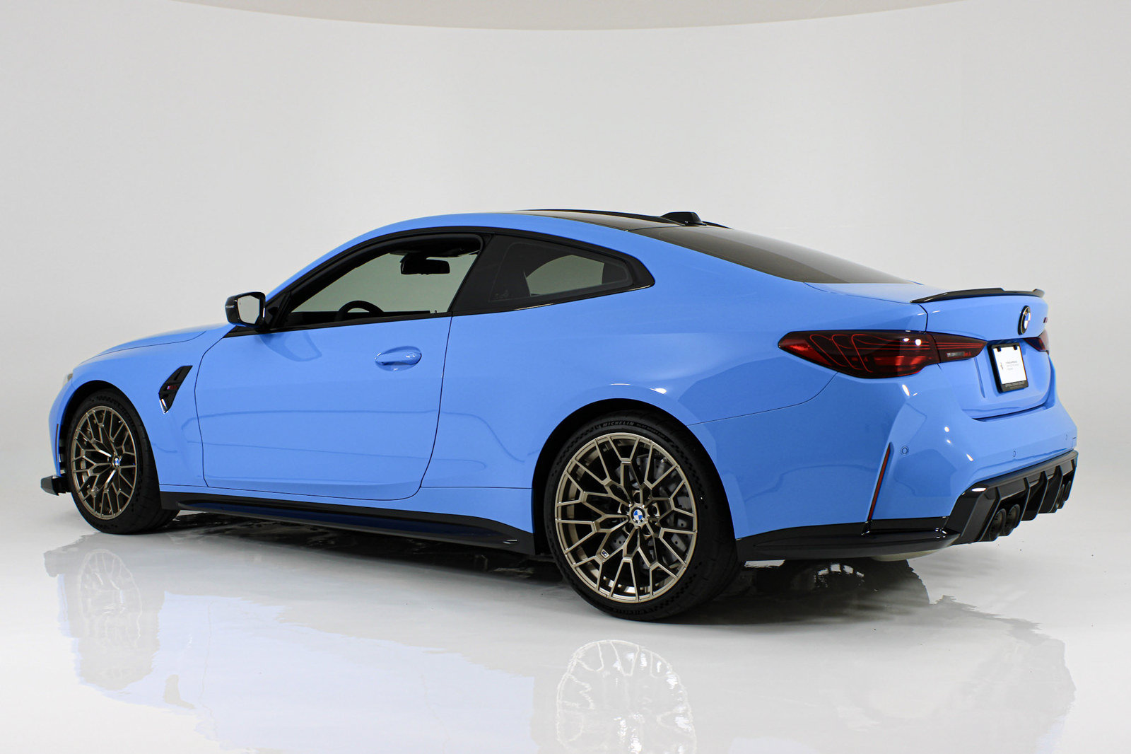 Used 2025 BMW M4 CS AWD/4WD image 4