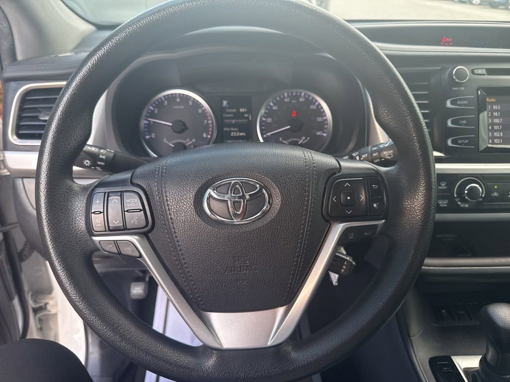 Used 2019 Toyota Highlander LE image 17