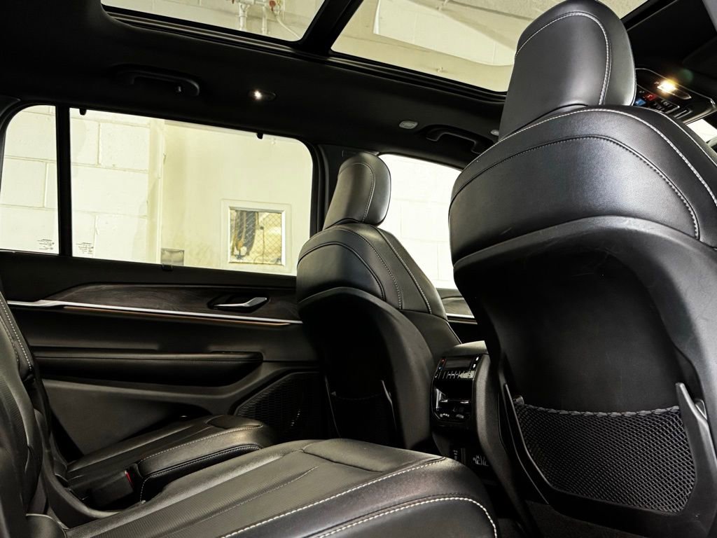 Certified 2024 Jeep Grand Cherokee L Limited w/ Luxury Tech Group II image 9