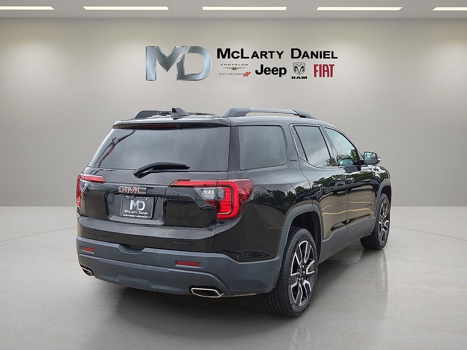 Used 2021 GMC Acadia SLE w/ Driver Convenience Package image 5