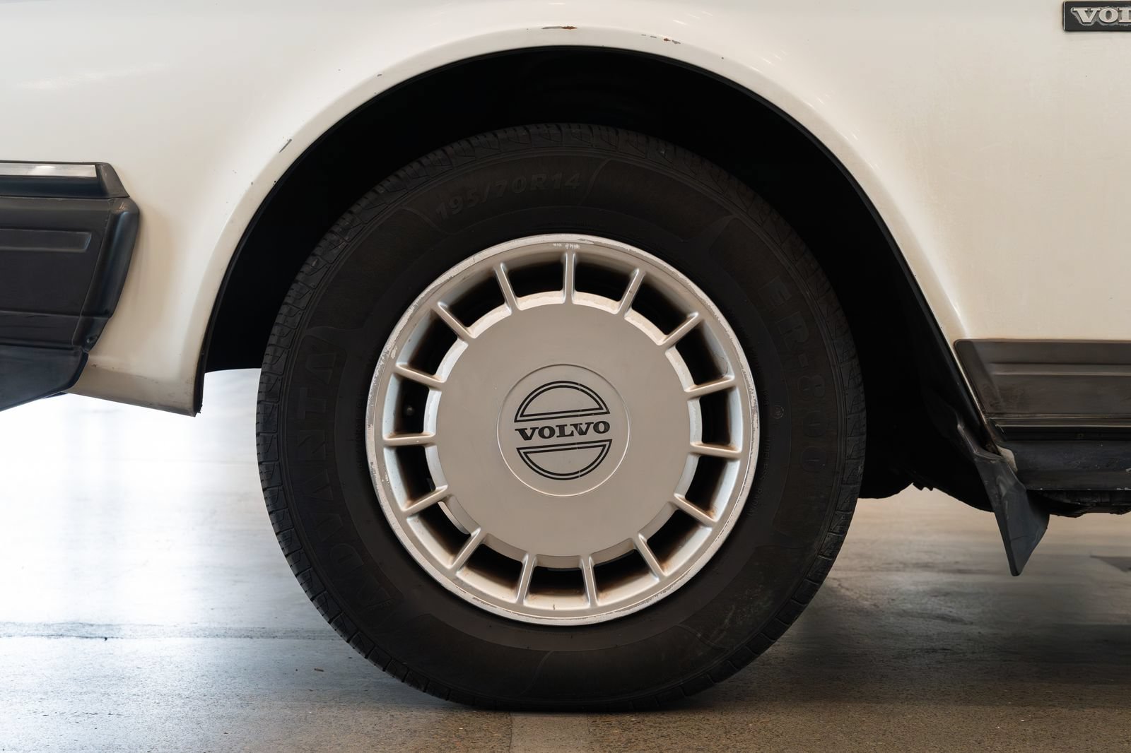 Used 1989 Volvo 240 DL RWD image 7