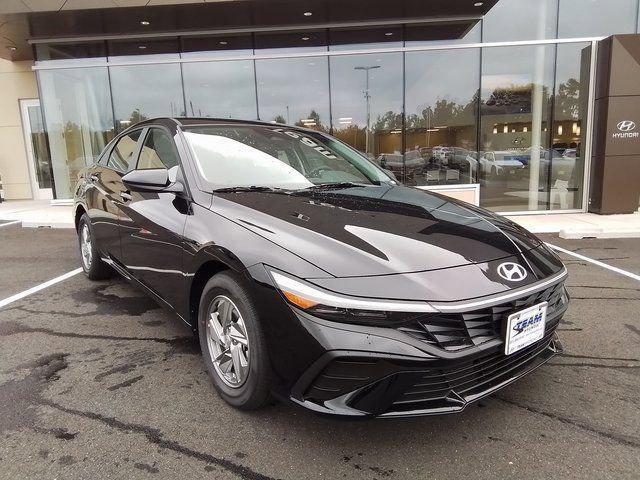 New 2025 Hyundai Elantra SE