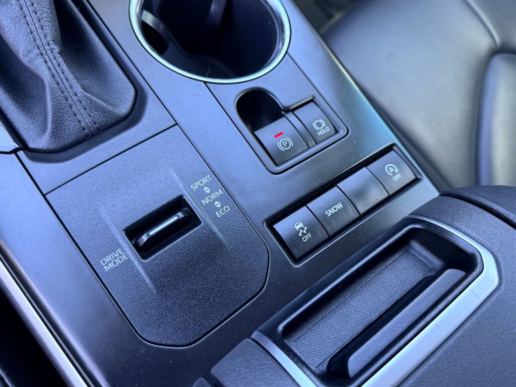 Used 2021 Toyota Highlander XLE image 24