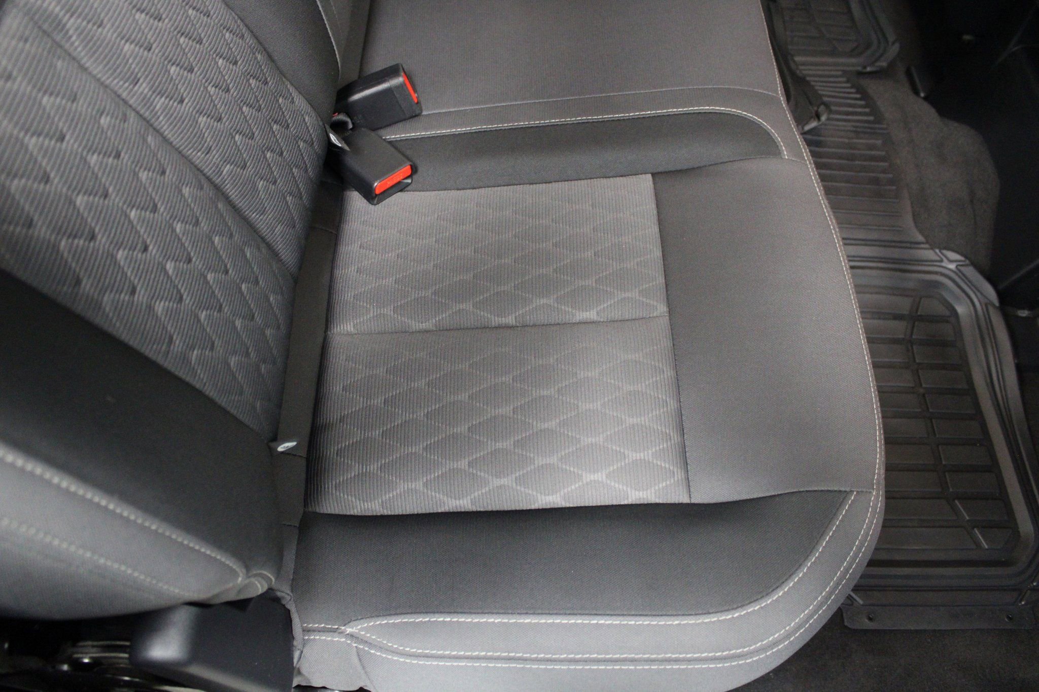 Used 2022 Nissan Titan SV image 23