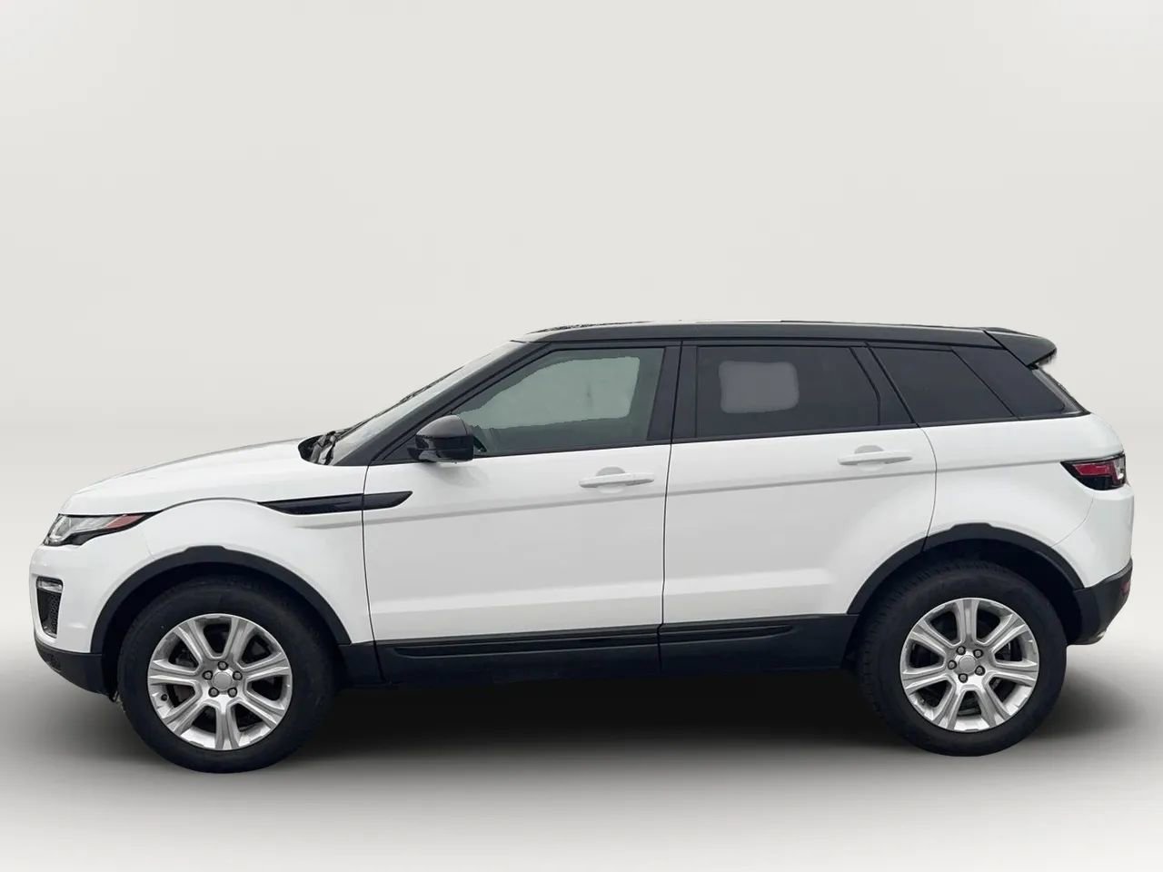 Used 2018 Land Rover Range Rover Evoque SE Premium AWD/4WD image 4