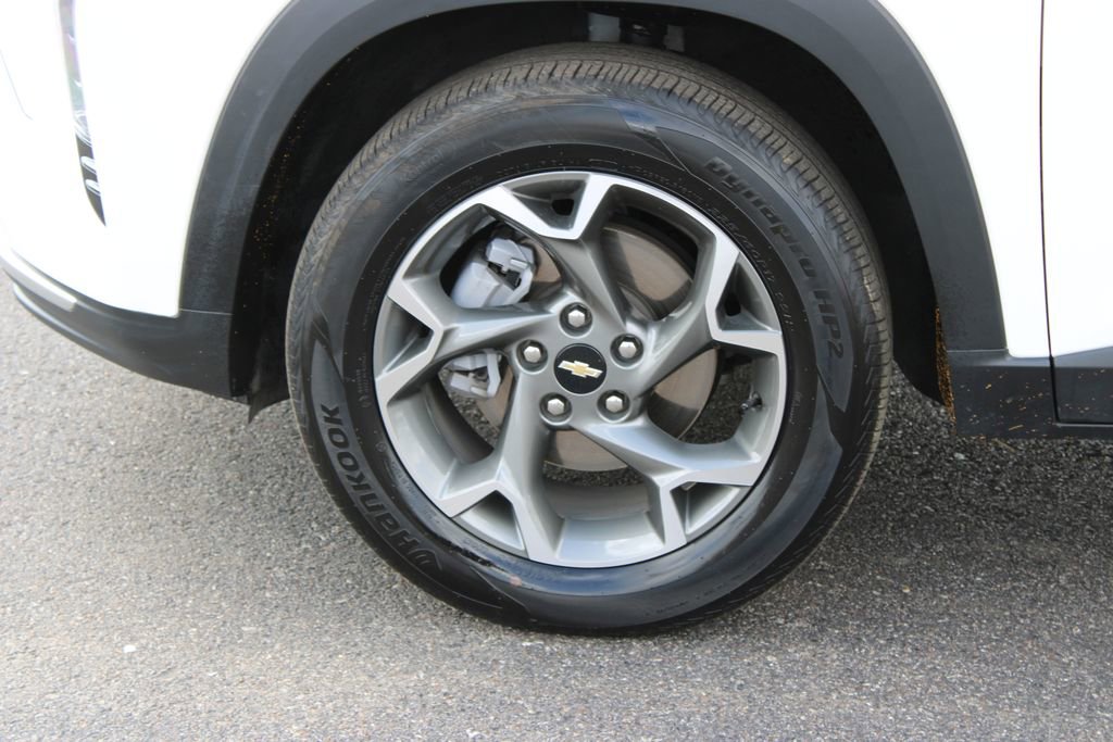 Used 2025 Chevrolet Trax LT image 17