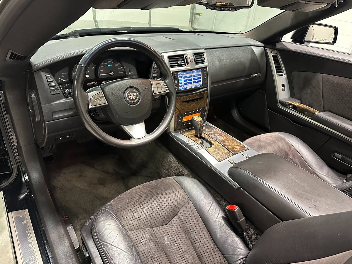 Used 2009 Cadillac XLR V RWD image 32