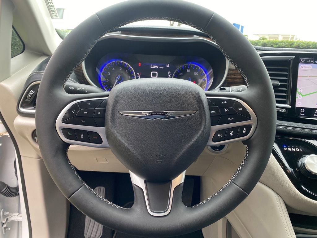 Used 2023 Chrysler Pacifica Limited image 14
