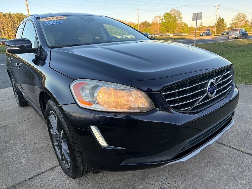 Used 2016 Volvo XC60 T5 Premier w/ Proximity Package image 2