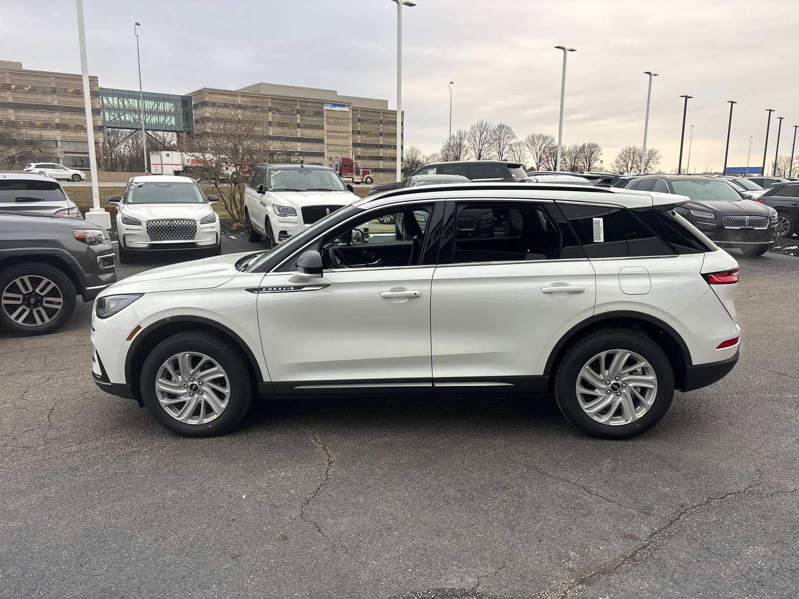New 2026 Lincoln Corsair Premiere image 4