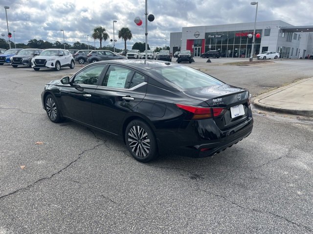 Used 2025 Nissan Altima 2.5 SV w/ SV Premium Package image 8