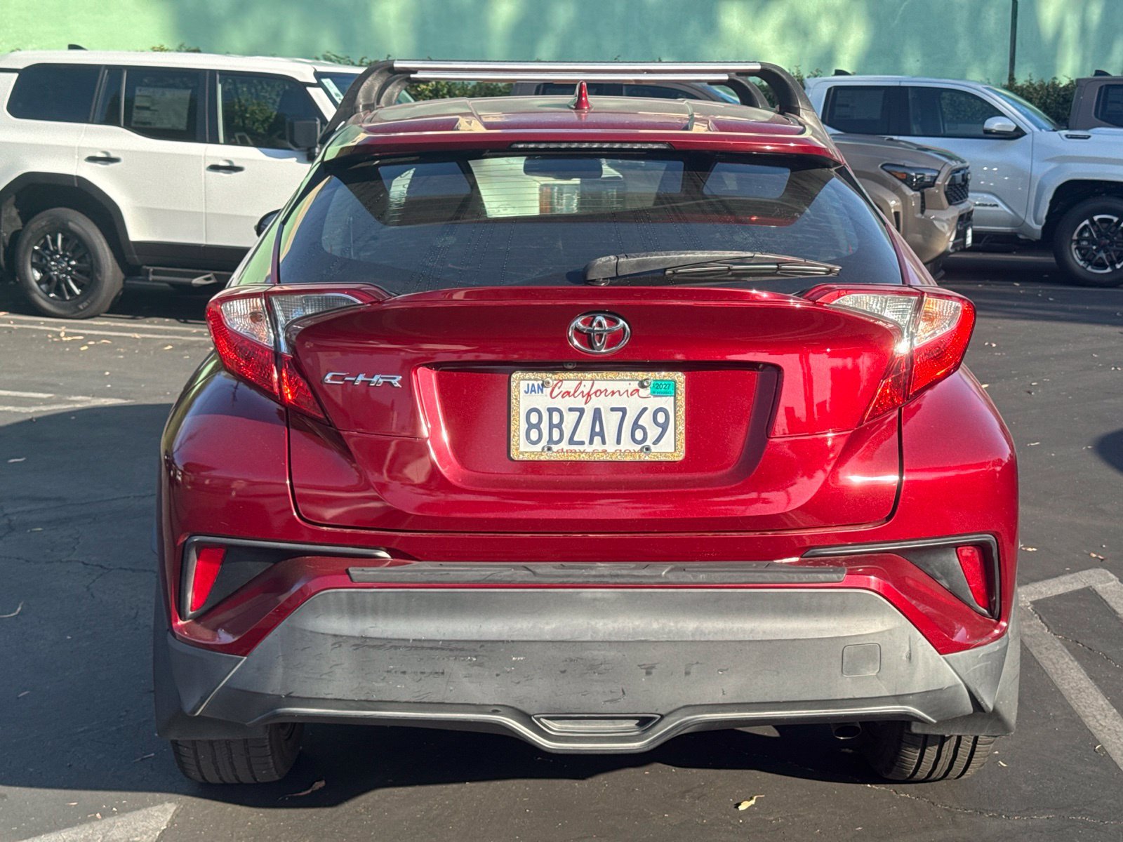 Used 2018 Toyota C-HR XLE FWD image 3