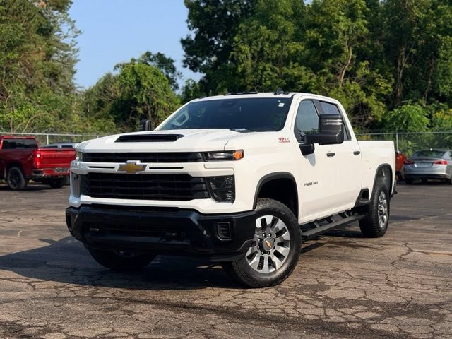 Used 2024 Chevrolet Silverado 2500 Custom w/ Custom Value Package AWD/4WD image 2